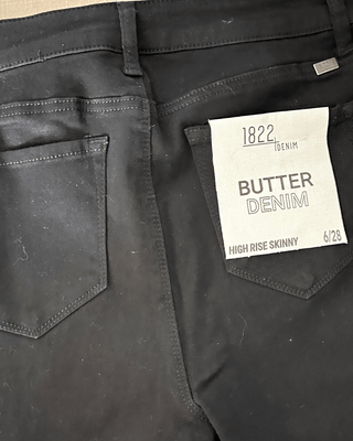 1822 Denim 30" butter high-rise ankle skinny in black