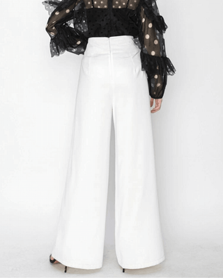 Back of white leg trousers with zipper